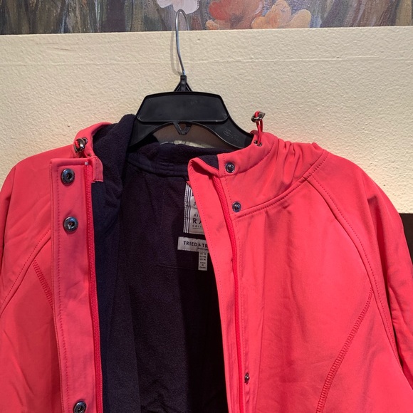 Awesome raincoat perfect for fall - Picture 3 of 6